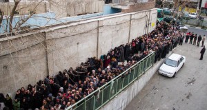 النظام الإيراني يذل مواطنيه بسلّة غذائية تهدر كرامتهم وتساؤلات أين تذهب الثروات ومليارات النفط!