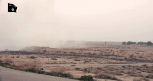 شاهد: جنود دولة الخلافة يفخخون ويفجرون أبراج الجيش الشيعي في ‫سامراء‬